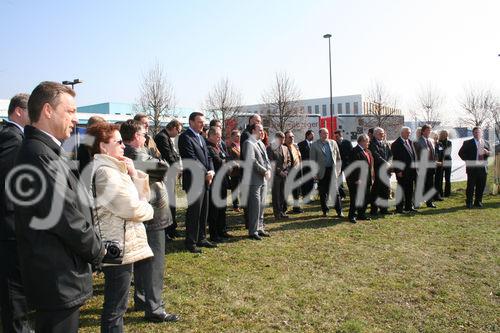 'Spatenstich 07-04-2006 - Quehenberger baut neues Logistikzentrum in Enns':  - Foto: www.iManufaktur.at