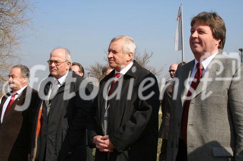 'Spatenstich 07-04-2006 - Quehenberger baut neues Logistikzentrum in Enns':  - Foto: www.iManufaktur.at