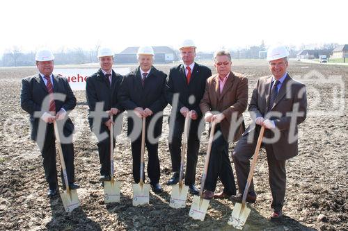 'Spatenstich 07-04-2006 - Quehenberger baut neues Logistikzentrum in Enns':  - Foto: www.iManufaktur.at