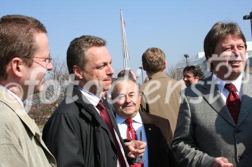 'Spatenstich 07-04-2006 - Quehenberger baut neues Logistikzentrum in Enns':  - Foto: www.iManufaktur.at