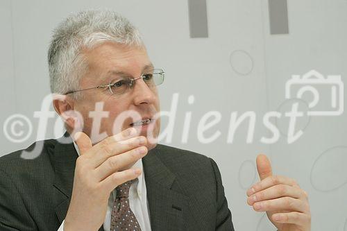 (C) fotodienst/Anna Rauchenberger - Wien 03.04.2006 - Eine schöne Bilanz zum ersten Geburtstag der FFG. FOTO: Dr. Klaus Pseiner (Geschäftsführer der FFG).