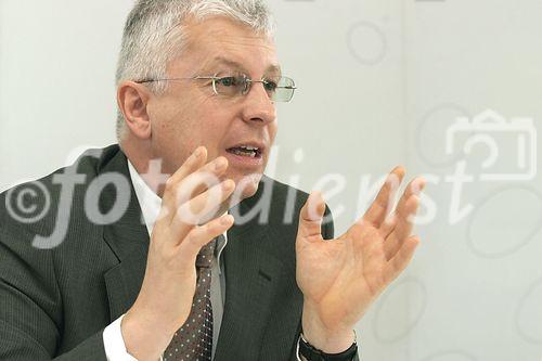 (C) fotodienst/Anna Rauchenberger - Wien 03.04.2006 - Eine schöne Bilanz zum ersten Geburtstag der FFG. FOTO: Dr. Klaus Pseiner (Geschäftsführer der FFG).