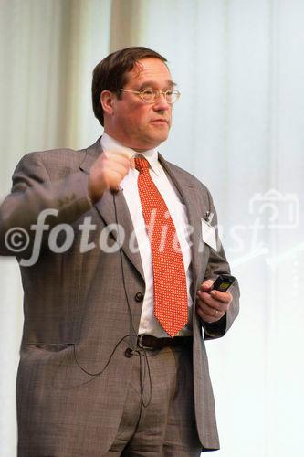 Sicherheitssymposium, Residual Risk versus Vision Zero, Skyguide - swiss air navigation services ltd. Bild: Ulrich Straub, Fachstellenleiter Oil & Petrochemicals Risks, Risk Engineering, Swiss Re