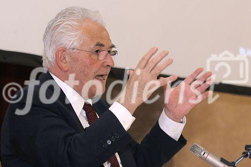 (C) fotodienst/Anna Rauchenberger - Wien 28.04.2006 - Der österreichische Franchise-Verband feiert im Palais Auersperg seinen 20. Geburtstag. FOTO: Manfred Maus, Begründer des Franchise-Systems.