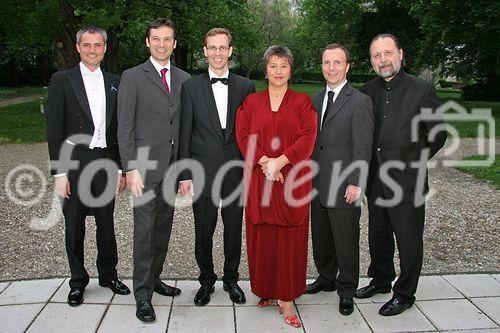 (C) fotodienst/Anna Rauchenberger - Wien 28.04.2006 - Der österreichische Franchise-Verband feiert im Palais Auersperg seinen 20. Geburtstag. FOTO: Vorstand des Franchise Verbandes mit Präsident Dkfm. James A. Sernett (3.v.l.).