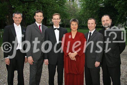 (C) fotodienst/Anna Rauchenberger - Wien 28.04.2006 - Der österreichische Franchise-Verband feiert im Palais Auersperg seinen 20. Geburtstag. FOTO: Vorstand des Franchise Verbandes mit Präsident Dkfm. James A. Sernett (3.v.l.).