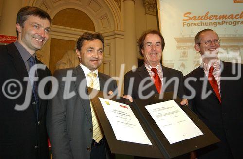 Unterzeichnung des Kooperationsvertrages zwischen Saubermacher AG mit Karl Franzes Universität Graz, vli Prof Dr Karl W.Steininger, Uni Rektor Univ-Prof Dr. Alfred Gutschelhofer mit Hans Roth Saubermacher AG Chef und DI Roland Pomberger (Leiter der Abteilung Forschung & Entwicklung bei Saubermacher)