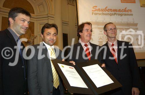 Unterzeichnung des Kooperationsvertrages zwischen Saubermacher AG mit Karl Franzes Universität Graz, vli Prof Dr Karl W.Steininger, Uni Rektor Univ-Prof Dr. Alfred Gutschelhofer mit Hans Roth Saubermacher AG Chef und DI Roland Pomberger (Leiter der Abteilung Forschung & Entwicklung bei Saubermacher)