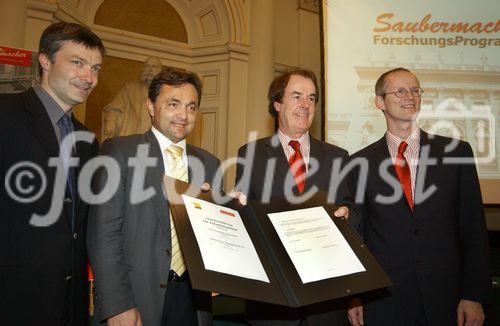 Unterzeichnung des Kooperationsvertrages zwischen Saubermacher AG mit Karl Franzes Universität Graz, vli Prof Dr Karl W.Steininger, Uni Rektor Univ-Prof Dr. Alfred Gutschelhofer mit Hans Roth Saubermacher AG Chef und DI Roland Pomberger (Leiter der Abteilung Forschung & Entwicklung bei Saubermacher)