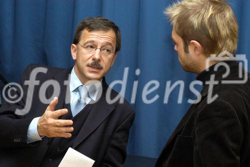 (C)fotodienst/Mag. Daniel Katzinger - Wien 21.11.2006
Heute wurde im Telekom Austria Pressegespräch eine multimediale Antwort auf die Frage nach der Funktionsweise des Fernsehservices IPTV gegeben.
Foto v.l.: Dipl.-Ing. Helmut Leopold (Leiter des Bereichs Produkt- und Technologiemanagement, Telekom Austria AG), Presse

