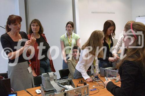 Telekom Austria ermöglicht Töchtern von MitarbeiterInnen einen Blick hinter die Kulissen.                                                             