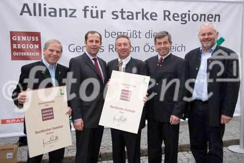 BM Josef Pröll/ Toni Steixner/ Josef Knapp Gebietsleiter Steyr CNH mit Ausgezeichneten