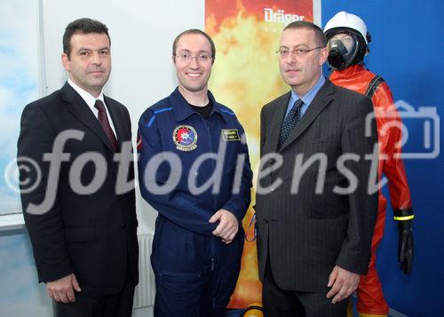 (C) Anna Rauchenberger - Wien 05.06.2007 - Expedition Mars - Raumfahrt in die Zukunft. FOTO: Ing. Johann Karmel (GF Dräger Safety Austria), Mag. Gernot E. Grömer (Österreichisches Weltraum Forum), Robert Smejkal (Advertisingpool).