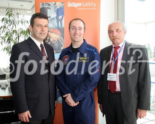 (C) Anna Rauchenberger - Wien 05.06.2007 - Expedition Mars - Raumfahrt in die Zukunft. FOTO: Ing. Johann Karmel (GF Dräger Safety Austria), Mag. Gernot E. Grömer (Österreichisches Weltraum Forum), Wolfgang Krenn (Arbeitersamariterbund).