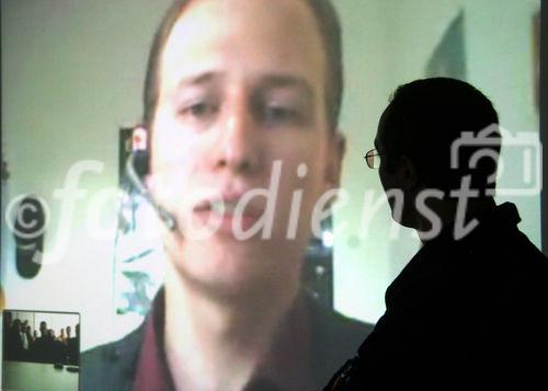 (C) Anna Rauchenberger - Wien 05.06.2007 - Expedition Mars - Raumfahrt in die Zukunft. FOTO: Mag. Gernot E. Grömer (Österreichisches Weltraum Forum): Liveschaltung zu Florian Selch (NASA Ames Research Center).