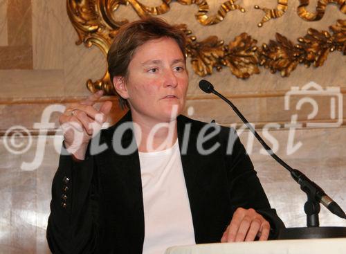 (C) Fotodienst/Anna Rauchenberger - 10.10.2007 - Wien - Contrast Management-Consulting lud Führungskräfte und Manager zu einem Management-Cercle ins Palais Daun Kinsky ein,  um das erfolgreiche  Chancen- und Risikomanagement  Projekt der Austrian Airlines Group zu präsentieren und eingehend zu diskutieren. FOTO: Dr. Karin Exner-Merkelt (Senior Beraterin, Contrast Management-Consulting).