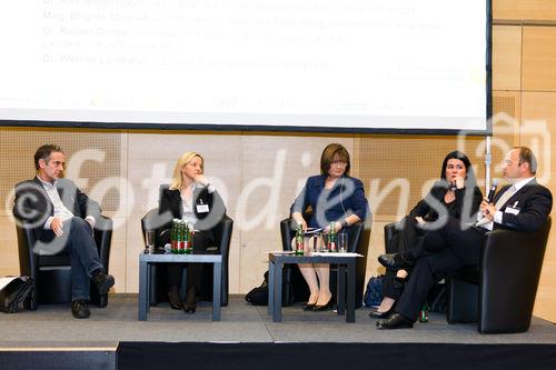 (c) fotodienst / Johannes Brunnbauer | Controlling Lounge / Get Together beim 31. Österreichischen Controllertag im Kongresszentrum; v.l.n.r.: Dr Rainer Gross, Mag. Brigitte Magnet, Johanna Zugmann, Dr. Rita Niedermayr, Dr. Werner Lanthaler