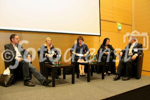 31. Österreichischer Controllertag, ControllerLounge 11.11.2009 (c) Julia Fuchs, Podiumsdiskussion v.l.n.r.: Dr Rainer Gross, Mag. Brigitte Magnet, Johanna Zugmann, Dr. Rita Niedermayr, Dr. Werner Lanthaler