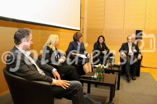 31. Österreichischer Controllertag, ControllerLounge 11.11.2009 (c) Julia Fuchs, Podiumsdiskussion v.l.n.r.: Dr Rainer Gross, Mag. Brigitte Magnet, Johanna Zugmann, Dr. Rita Niedermayr, Dr. Werner Lanthaler