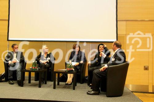 31. Österreichischer Controllertag, ControllerLounge 11.11.2009 (c) Julia Fuchs, Podiumsdiskussion v.l.n.r.: Dr Rainer Gross, Mag. Brigitte Magnet, Johanna Zugmann, Dr. Rita Niedermayr, Dr. Werner Lanthaler