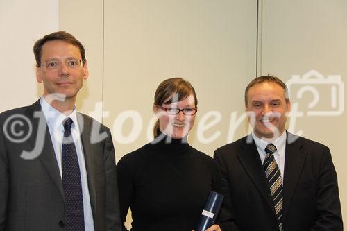 Diplomverleihung CIFRSA, ÖCI, 25.2.2010 am Foto: Mag. Helmut Kerschbaumer, Doris Tillian und Prof. Alfred Wagenhofer