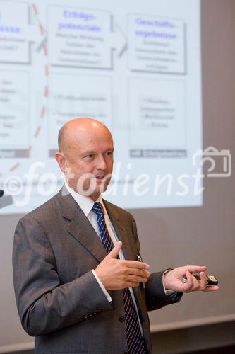 (C)fotodienst/Anna Rauchenberger -  Wien, am 16.09.2009 - Das Österreichische Controller-Institut (ÖCI) lud am 16. September zum Human Resources-Benchmarking-Circle ein. Dabei wurden die Ergebnisse des 1. ÖCI-HR-Panels präsentiert und im Expertenkreis diskutiert. Ausgangspunkt ist der Gedanke, dass die Human Resources, die MitarbeiterInnen, ein kritischer Erfolgsfaktor für jedes Unternehmen sind, sowohl in Zeiten der Hochkonjunktur als auch besonders bei wirtschaftlicher Verlangsamung. FOTO: Guido Betz, CEO Change International Ltd.