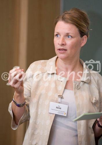 (C)fotodienst/Anna Rauchenberger -  Wien, am 16.09.2009 - Das Österreichische Controller-Institut (ÖCI) lud am 16. September zum Human Resources-Benchmarking-Circle ein. Dabei wurden die Ergebnisse des 1. ÖCI-HR-Panels präsentiert und im Expertenkreis diskutiert. Ausgangspunkt ist der Gedanke, dass die Human Resources, die MitarbeiterInnen, ein kritischer Erfolgsfaktor für jedes Unternehmen sind, sowohl in Zeiten der Hochkonjunktur als auch besonders bei wirtschaftlicher Verlangsamung. FOTO: Ilse Rein, Inhouse Trainings, Österreichisches Controller Institut