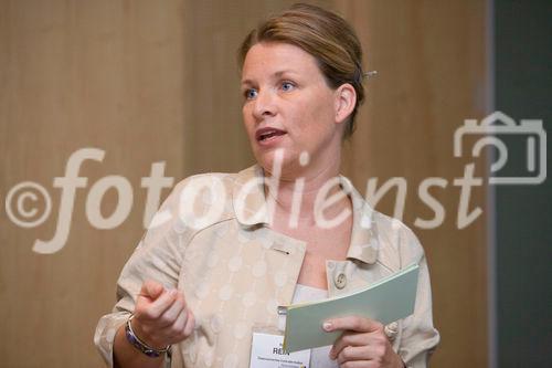 (C)fotodienst/Anna Rauchenberger -  Wien, am 16.09.2009 - Das Österreichische Controller-Institut (ÖCI) lud am 16. September zum Human Resources-Benchmarking-Circle ein. Dabei wurden die Ergebnisse des 1. ÖCI-HR-Panels präsentiert und im Expertenkreis diskutiert. Ausgangspunkt ist der Gedanke, dass die Human Resources, die MitarbeiterInnen, ein kritischer Erfolgsfaktor für jedes Unternehmen sind, sowohl in Zeiten der Hochkonjunktur als auch besonders bei wirtschaftlicher Verlangsamung. FOTO: Ilse Rein, Inhouse Trainings, Österreichisches Controller Institut