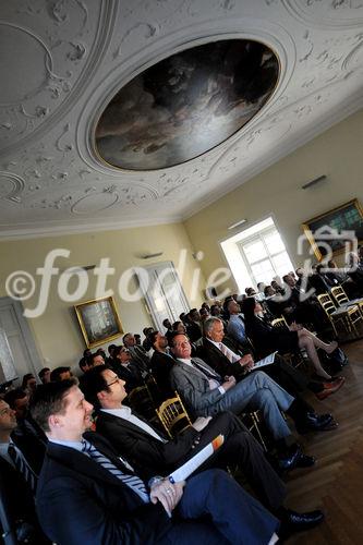 Am 15. April 2009 lud das Österreichische Controller-Institut (ÖCI) seine rund 550 Mitglieder zu einem exklusiven Welcome-Event ins Palais Liechtenstein ein. Erfreut zeigte sich Rita Niedermayr, Geschäftsführerin des ÖCI, dass soviele die Mitglieder der Einladung gefolgt sind. Gerade in Zeiten der Finanz-und Wirtschaftskrise steigt das Finanzbewusstsein in Unternehmen und die Bereitschaft den Controllern Gehör zu verschaffen, meinte sie in ihrer Begrüßungsrede. Wolfang Zelenka, Leiter des Konzernfinanzwesens bei Novomatic erläuterte am Beispiel von NOVOMATIC, die Bedeutung von effizienten und effektiven Controlling-Instrumenten in einem rasch wachsenden Unternehmen sowie die Notwendigkeit einer  Absicherung der Konzernentwicklung durch laufende Liquiditätssteuerung. Beim abschließenden Get together standen sowohl aktuelle wirtschaftspolitische Themen als auch reger Erfahrungsaustausch zwischen den Mitgliedern der stetig wachsenden Controlling-Community im Mittelpunkt. Im Bild: Das Auditorium. 