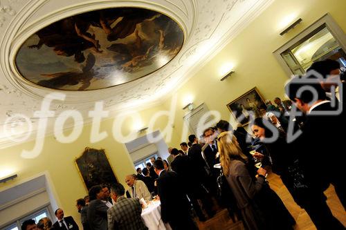 Am 15. April 2009 lud das Österreichische Controller-Institut (ÖCI) seine rund 550 Mitglieder zu einem exklusiven Welcome-Event ins Palais Liechtenstein ein. Erfreut zeigte sich Rita Niedermayr, Geschäftsführerin des ÖCI, dass soviele die Mitglieder der Einladung gefolgt sind. Gerade in Zeiten der Finanz-und Wirtschaftskrise steigt das Finanzbewusstsein in Unternehmen und die Bereitschaft den Controllern Gehör zu verschaffen, meinte sie in ihrer Begrüßungsrede. Wolfang Zelenka, Leiter des Konzernfinanzwesens bei Novomatic erläuterte am Beispiel von NOVOMATIC, die Bedeutung von effizienten und effektiven Controlling-Instrumenten in einem rasch wachsenden Unternehmen sowie die Notwendigkeit einer  Absicherung der Konzernentwicklung durch laufende Liquiditätssteuerung. Beim abschließenden Get together standen sowohl aktuelle wirtschaftspolitische Themen als auch reger Erfahrungsaustausch zwischen den Mitgliedern der stetig wachsenden Controlling-Community im Mittelpunkt. Im Bild: Die Besucher beim gemütlichen Get together. 