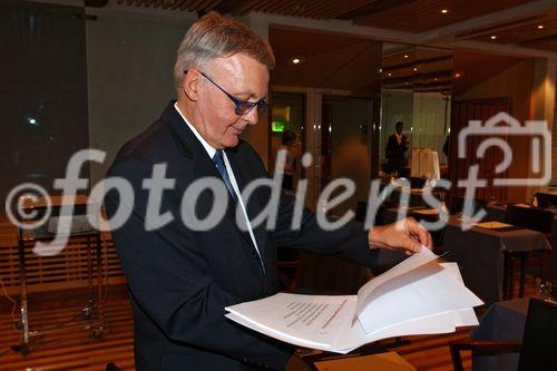                                
                               
Pressekonferenz Stadtcasino Baden AG im Hotel Widder in Zürich am 9.5.06. Alfred Schwarz