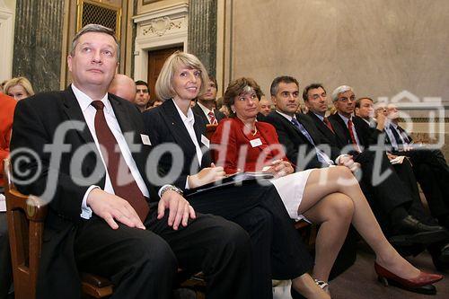 (C) fotodienst/Anna Rauchenberger - Wien 07.06.2006 - Das Wirtschaftsforum der Führungskräfte veranstaltete im Haus der Industrie einen Vortrag zum Thema 'Die Zukunft der Arbeit - Veränderungen in den Lebensstilen und ihre Auswirkungen auf die Wirtschaft'. FOTO: Gäste.