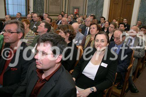 (C) fotodienst/Anna Rauchenberger - Wien 07.06.2006 - Das Wirtschaftsforum der Führungskräfte veranstaltete im Haus der Industrie einen Vortrag zum Thema 'Die Zukunft der Arbeit - Veränderungen in den Lebensstilen und ihre Auswirkungen auf die Wirtschaft'. FOTO: Gäste.