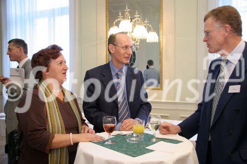 (C) fotodienst/Anna Rauchenberger - Wien 07.06.2006 - Das Wirtschaftsforum der Führungskräfte veranstaltete im Haus der Industrie einen Vortrag zum Thema 'Die Zukunft der Arbeit - Veränderungen in den Lebensstilen und ihre Auswirkungen auf die Wirtschaft'. FOTO: Gäste.