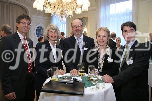 (C) fotodienst/Anna Rauchenberger - Wien 07.06.2006 - Das Wirtschaftsforum der Führungskräfte veranstaltete im Haus der Industrie einen Vortrag zum Thema 'Die Zukunft der Arbeit - Veränderungen in den Lebensstilen und ihre Auswirkungen auf die Wirtschaft'. FOTO: Gäste.