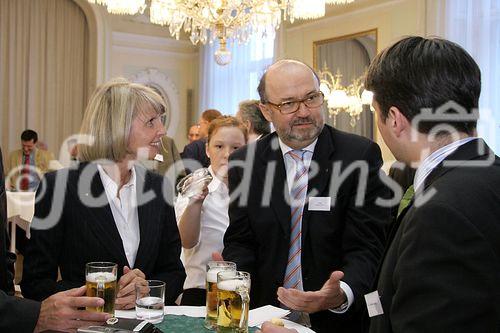 (C) fotodienst/Anna Rauchenberger - Wien 07.06.2006 - Das Wirtschaftsforum der Führungskräfte veranstaltete im Haus der Industrie einen Vortrag zum Thema 'Die Zukunft der Arbeit - Veränderungen in den Lebensstilen und ihre Auswirkungen auf die Wirtschaft'. FOTO: Gäste.