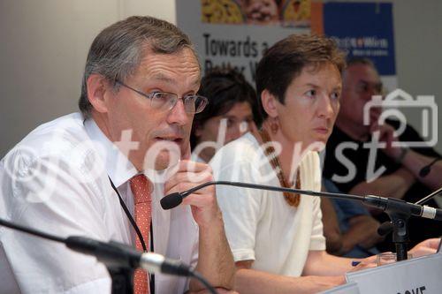 (C) fotodienst/Anna Rauchenberger - Wien 27.06.2006 - Podiumsdiskussion über Zusammenhänge zwischen Umweltschutz, Konflikt und globaler Verantwortung, veranstaltet von der OEZA, der Österreichischen Entwicklungszusammenarbeit. FOTO v.l.: Rodney Cooke (Director, Technical Advisory Division, IFAD - International Fund for Agricultural Development), Johanna Mang (Austrian Development Agency - ADA).