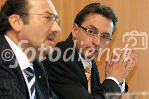 (C) fotodienst/Anna Rauchenberger - Wien 07.06.2006 - Die mit 211.000 Kunden größte Direktbank in Österreich hebt ab 1. Juli die Sparzinsen für täglich verfügbare Einlagen auf 3,0%. FOTO v.l.: Heinz Stiastny (General Manager der ING-DiBa Austria) und Klaus Oskar Schmidt (Vorstandsmitglied der ING-DiBa AG).