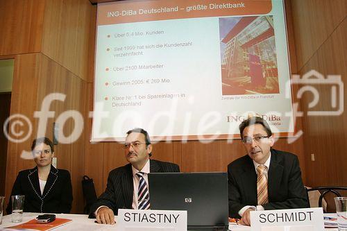 (C) fotodienst/Anna Rauchenberger - Wien 07.06.2006 - Die mit 211.000 Kunden größte Direktbank in Österreich hebt ab 1. Juli die Sparzinsen für täglich verfügbare Einlagen auf 3,0%. FOTO v.r.: Klaus Oskar Schmidt (Vorstandsmitglied der ING-DiBa AG) und Heinz Stiastny (General Manager der ING-DiBa Austria) und Mag. Andrea Fleischhacker, MSc (PR).