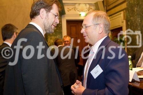 (C) fotodienst.at / Anna Rauchenberger - Wien, am 01.06.2011 - Heute lud das Wirtschaftsforum der Führungskräfte (WdF) zur jährlichen Generalversammlung ins Haus der Industrie. Im Rahmen der Veranstaltung wurden die Agenden des scheidenden Vorsitzenden an den neuen Vorsitzenden übergeben. Das WdF wurde 1979 gegründet und vertritt die Anliegen der österreichischen Führungskräfte, unter anderem als Vertreter im europäischen Dachverband Confédération Européenne des Cadres (CEC). Dem unabhängigen Verein gehören bundesweit knapp 2.800 ManagerInnen an.