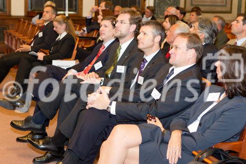 (C) fotodienst.at / Anna Rauchenberger - Wien, am 01.06.2011 - Heute lud das Wirtschaftsforum der Führungskräfte (WdF) zur jährlichen Generalversammlung ins Haus der Industrie. Im Rahmen der Veranstaltung wurden die Agenden des scheidenden Vorsitzenden an den neuen Vorsitzenden übergeben. Das WdF wurde 1979 gegründet und vertritt die Anliegen der österreichischen Führungskräfte, unter anderem als Vertreter im europäischen Dachverband Confédération Européenne des Cadres (CEC). Dem unabhängigen Verein gehören bundesweit knapp 2.800 ManagerInnen an.