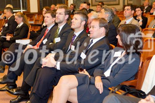 (C) fotodienst.at / Anna Rauchenberger - Wien, am 01.06.2011 - Heute lud das Wirtschaftsforum der Führungskräfte (WdF) zur jährlichen Generalversammlung ins Haus der Industrie. Im Rahmen der Veranstaltung wurden die Agenden des scheidenden Vorsitzenden an den neuen Vorsitzenden übergeben. Das WdF wurde 1979 gegründet und vertritt die Anliegen der österreichischen Führungskräfte, unter anderem als Vertreter im europäischen Dachverband Confédération Européenne des Cadres (CEC). Dem unabhängigen Verein gehören bundesweit knapp 2.800 ManagerInnen an.