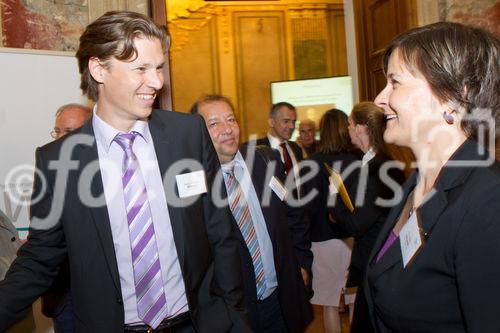 (C) fotodienst.at / Anna Rauchenberger - Wien, am 01.06.2011 - Heute lud das Wirtschaftsforum der Führungskräfte (WdF) zur jährlichen Generalversammlung ins Haus der Industrie. Im Rahmen der Veranstaltung wurden die Agenden des scheidenden Vorsitzenden an den neuen Vorsitzenden übergeben. Das WdF wurde 1979 gegründet und vertritt die Anliegen der österreichischen Führungskräfte, unter anderem als Vertreter im europäischen Dachverband Confédération Européenne des Cadres (CEC). Dem unabhängigen Verein gehören bundesweit knapp 2.800 ManagerInnen an.