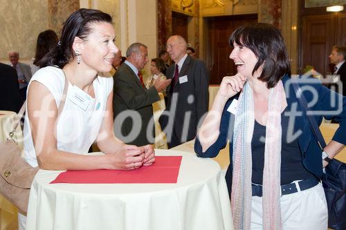 (C) fotodienst.at / Anna Rauchenberger - Wien, am 01.06.2011 - Heute lud das Wirtschaftsforum der Führungskräfte (WdF) zur jährlichen Generalversammlung ins Haus der Industrie. Im Rahmen der Veranstaltung wurden die Agenden des scheidenden Vorsitzenden an den neuen Vorsitzenden übergeben. Das WdF wurde 1979 gegründet und vertritt die Anliegen der österreichischen Führungskräfte, unter anderem als Vertreter im europäischen Dachverband Confédération Européenne des Cadres (CEC). Dem unabhängigen Verein gehören bundesweit knapp 2.800 ManagerInnen an.