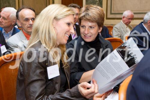 (C) fotodienst.at / Anna Rauchenberger - Wien, am 01.06.2011 - Heute lud das Wirtschaftsforum der Führungskräfte (WdF) zur jährlichen Generalversammlung ins Haus der Industrie. Im Rahmen der Veranstaltung wurden die Agenden des scheidenden Vorsitzenden an den neuen Vorsitzenden übergeben. Das WdF wurde 1979 gegründet und vertritt die Anliegen der österreichischen Führungskräfte, unter anderem als Vertreter im europäischen Dachverband Confédération Européenne des Cadres (CEC). Dem unabhängigen Verein gehören bundesweit knapp 2.800 ManagerInnen an.