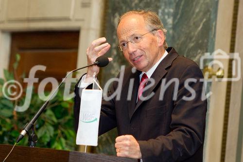 (C) fotodienst.at /Anna Rauchenberger  - Wien, 01.06.2011 –  Heute lud das Wirtschaftsforum der Führungskräfte (WdF) zur Generalversammlung ins Haus der Industrie. Im Rahmen der Veranstaltung wurden die Agenden des scheidenden Vorsitzenden an den neuen Vorsitzenden übergeben. Das WdF wurde 1979 gegründet und vertritt die Anliegen der österreichischen Führungskräfte, unter anderem als Vertreter im eurpäischen Dachverband Confédération Européenne des Cadres (CEC). Dem unabhängigen Verein gehören bundesweit knapp 2800 ManagerInnen an. FOTO: Dr. Rudolf Taschner, Mathematiker, Wissenschafter, Autor