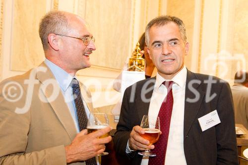 (C) fotodienst.at /Anna Rauchenberger  - Wien, 01.06.2011 –  Heute lud das Wirtschaftsforum der Führungskräfte (WdF) zur Generalversammlung ins Haus der Industrie. Im Rahmen der Veranstaltung wurden die Agenden des scheidenden Vorsitzenden an den neuen Vorsitzenden übergeben. Das WdF wurde 1979 gegründet und vertritt die Anliegen der österreichischen Führungskräfte, unter anderem als Vertreter im eurpäischen Dachverband Confédération Européenne des Cadres (CEC). Dem unabhängigen Verein gehören bundesweit knapp 2800 ManagerInnen an.