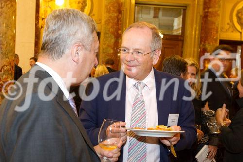 (C) fotodienst.at /Anna Rauchenberger  - Wien, 01.06.2011 –  Heute lud das Wirtschaftsforum der Führungskräfte (WdF) zur Generalversammlung ins Haus der Industrie. Im Rahmen der Veranstaltung wurden die Agenden des scheidenden Vorsitzenden an den neuen Vorsitzenden übergeben. Das WdF wurde 1979 gegründet und vertritt die Anliegen der österreichischen Führungskräfte, unter anderem als Vertreter im eurpäischen Dachverband Confédération Européenne des Cadres (CEC). Dem unabhängigen Verein gehören bundesweit knapp 2800 ManagerInnen an.