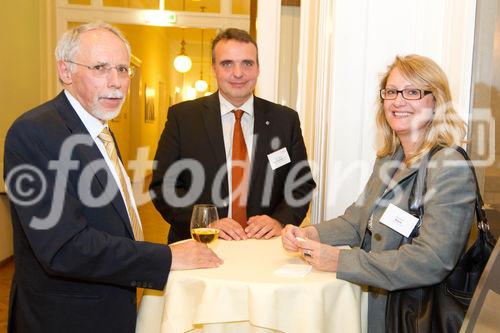 (C) fotodienst.at /Anna Rauchenberger  - Wien, 01.06.2011 –  Heute lud das Wirtschaftsforum der Führungskräfte (WdF) zur Generalversammlung ins Haus der Industrie. Im Rahmen der Veranstaltung wurden die Agenden des scheidenden Vorsitzenden an den neuen Vorsitzenden übergeben. Das WdF wurde 1979 gegründet und vertritt die Anliegen der österreichischen Führungskräfte, unter anderem als Vertreter im eurpäischen Dachverband Confédération Européenne des Cadres (CEC). Dem unabhängigen Verein gehören bundesweit knapp 2800 ManagerInnen an.