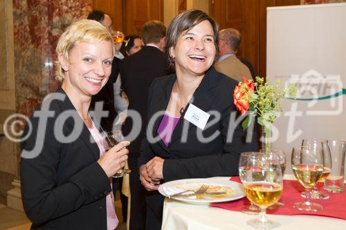 (C) fotodienst.at /Anna Rauchenberger  - Wien, 01.06.2011 –  Heute lud das Wirtschaftsforum der Führungskräfte (WdF) zur Generalversammlung ins Haus der Industrie. Im Rahmen der Veranstaltung wurden die Agenden des scheidenden Vorsitzenden an den neuen Vorsitzenden übergeben. Das WdF wurde 1979 gegründet und vertritt die Anliegen der österreichischen Führungskräfte, unter anderem als Vertreter im eurpäischen Dachverband Confédération Européenne des Cadres (CEC). Dem unabhängigen Verein gehören bundesweit knapp 2800 ManagerInnen an.